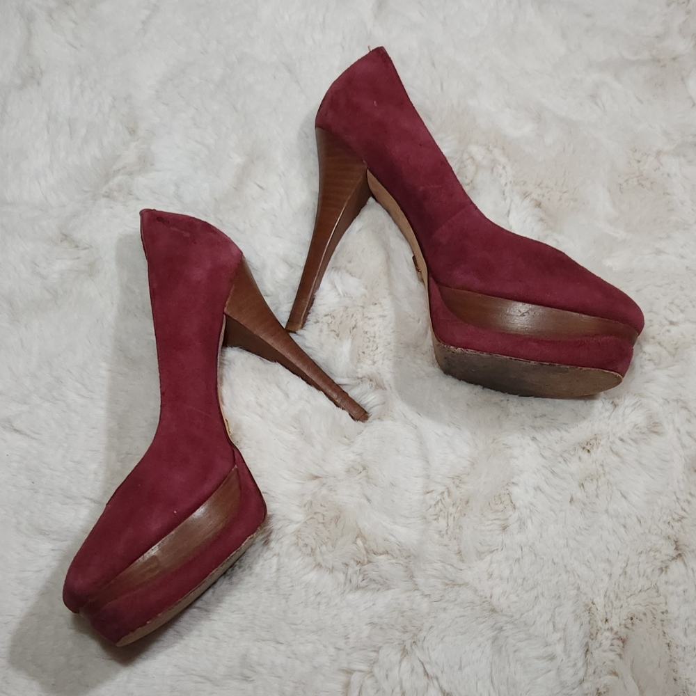 Pour La Victoire Burgundy Pump